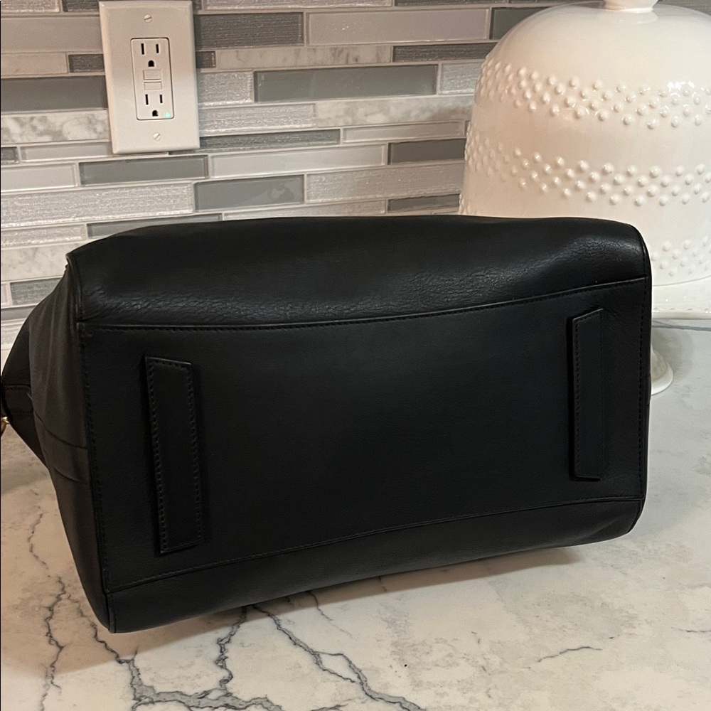 Givenchy Antigona Black Leather Satchel - large - Picture 5 of 13